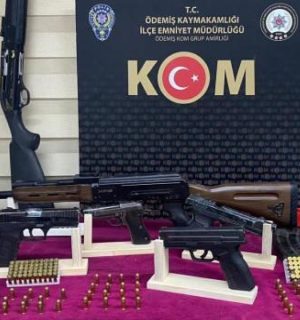İzmir’de ruhsatsız silah operasyonu