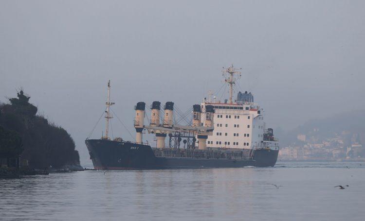 İstanbul Boğazı’ndaki gemi trafiği karaya oturan yük gemisi nedeniyle askıya alındı